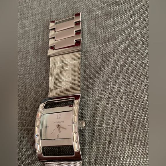🔥LIZ CLAIBORNE WATCH🔥 - Picture 4 of 8